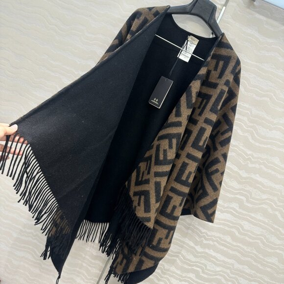 Fendi Reversible Poncho Cape - Picture 6 of 8